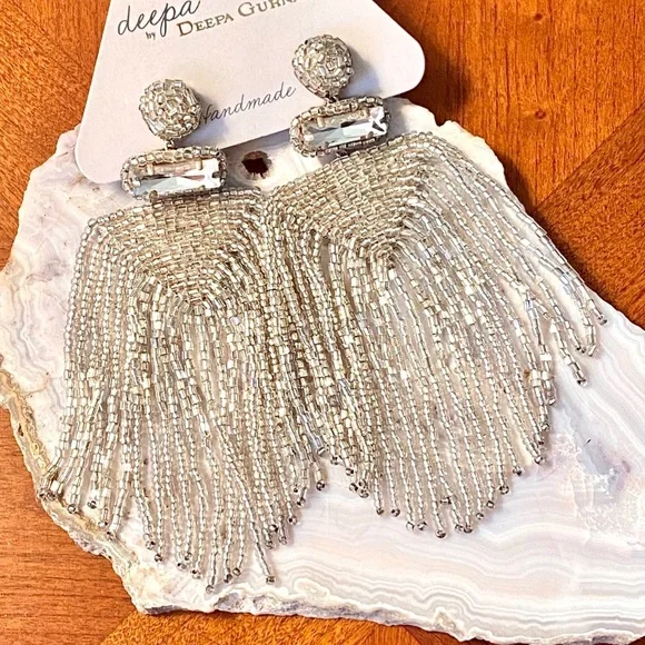 🌺🎉NWT🎉🌺 Anthropologie Deepa Silver Beaded Fringe Chandeliers - Picture 6 of 16